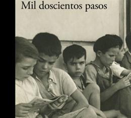 Portada de la nueva novela de Juan Cruz, titulada 'Mil doscientos pasos'.