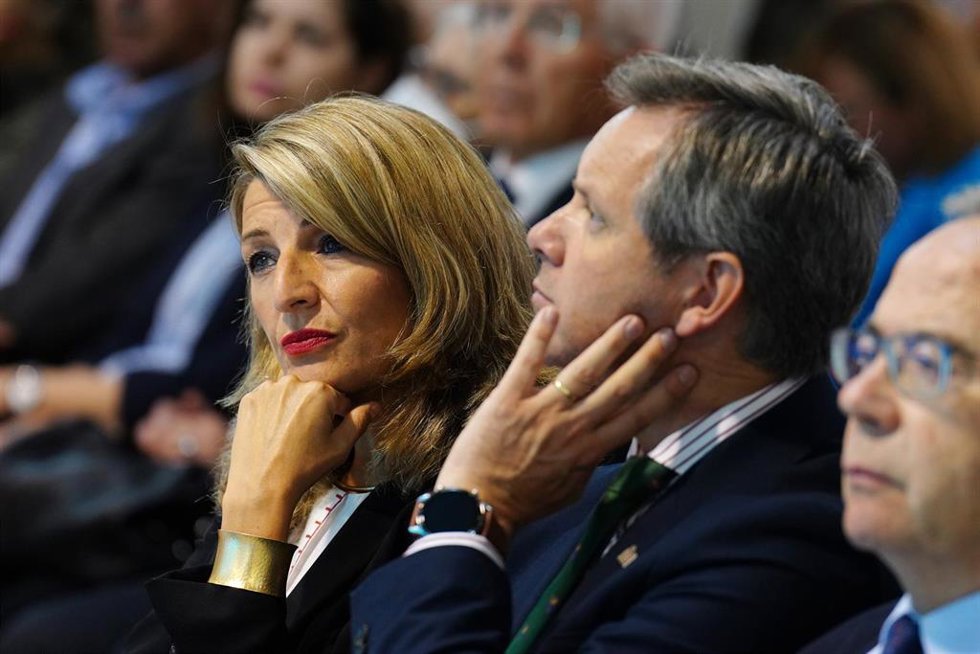 La vicepresidenta segunda y ministra de Trabajo y Seguridad Social, Yolanda Díaz, en la presentación del Manifiesto de la Economía Social, en la Fundación Laboral de la Construcción, a 6 de junio de 2022, en Santiago de Compostela
