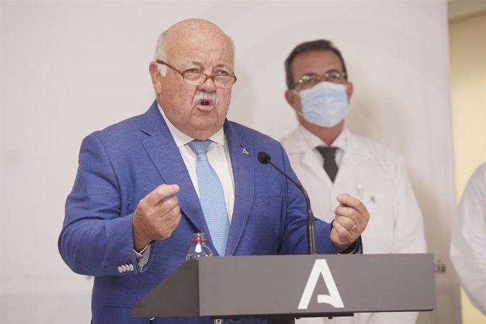 El consejero de Sanidad, Jesús Aguirre, atiende a los medios de comunicación tras la reunión del Comité de Expertos en el Hospital Virgen del Rocío, a 6 de junio de 2022 en Sevilla (Andalucía, España)