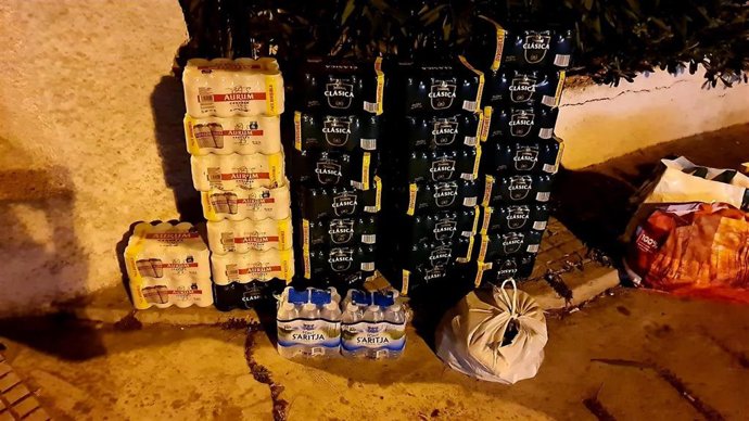 Latas de cerveza intervenidas en Playa de Palma.