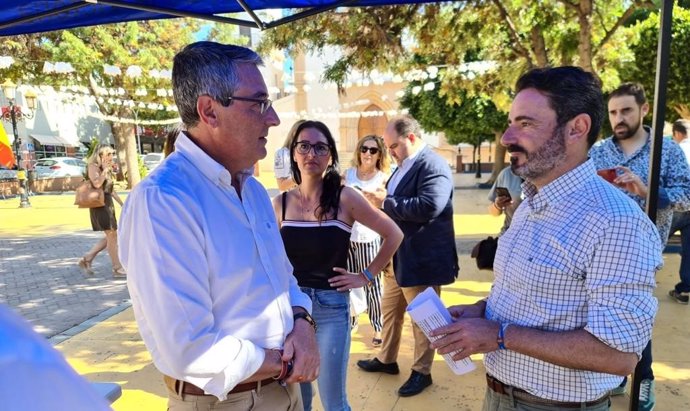 El presidente de la Diputación y alcalde de Rincón de la Victoria, Francisco Salado (izquierda) y el coordinador provincial del PP y candidato el 19J, José Ramón Carmona (derecha)