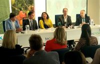 Crespo: Las iniciativas público-privadas "revolucionarán el futuro de la agricultura"