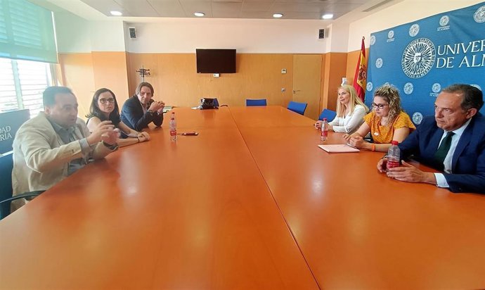 La candidatura de Cs en Almería se reúne con miembros de la UAL.