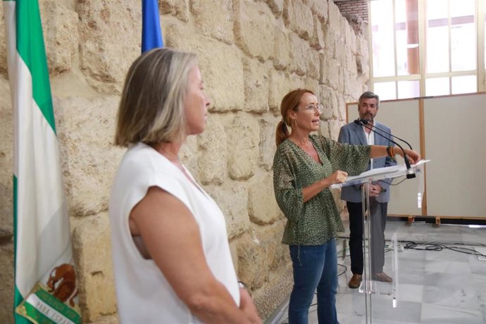 Marián Aguilar con Isabel Albás y Miguel Ángel Torrico.