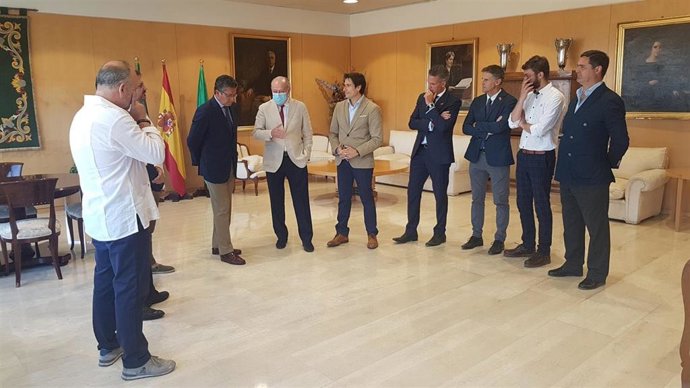 Reunión de Villalobos con la nueva junta directiva de ASET