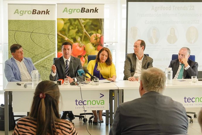 El presidente de la Diputación de Almería participa en la presentación del informe Agrifood 2022.