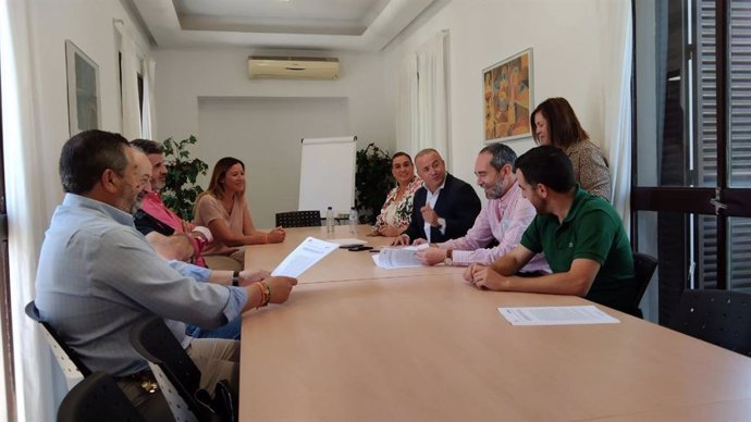 El Cabeza De Lista De Ciudadanos (Cs) Por Huelva A Las Elecciones Andaluzas Del 19 De Junio, Julio Díaz, Durante La Visita A La Asociación De Industrias Cárnicas De Huelva En La Sede De La Federación Onubense De Empresarios (FOE) En Aracena.