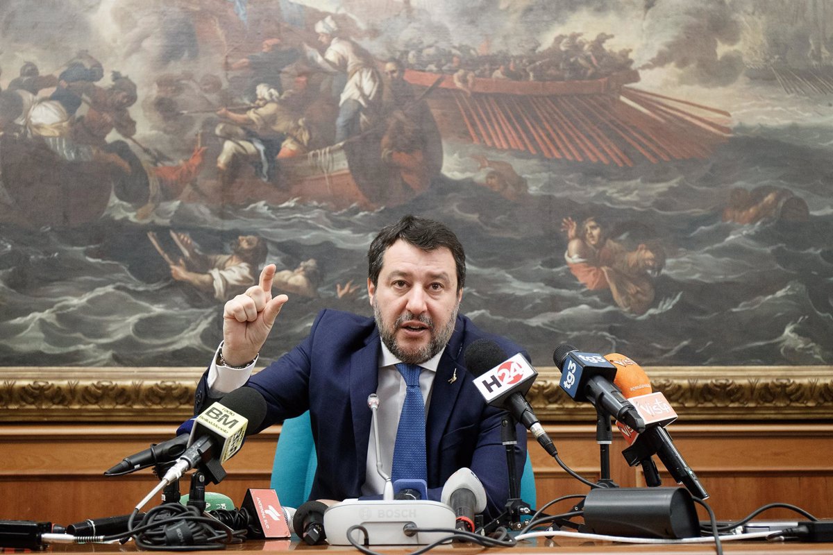 Salvini critica la sua presenza questo giovedì al tribunale di Milano per aver diffamato il capitano di “Sea Watch 3”.
