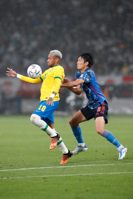 06 June 2022, Japan, Tokyo: Brazil's Neymar and Japan's Genki Haraguchi battle for the ball during an International Friendly soccer match between Brazil and Japan at the National Stadium in Tokyo. Photo: Rodrigo Reyes Marin/ZUMA Press Wire/dpa