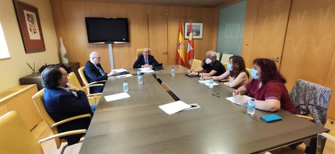 Reunión entre la Consejería de Sanidad y la Plataforma en Defensa de la Sanidad Pública en Valladolid.