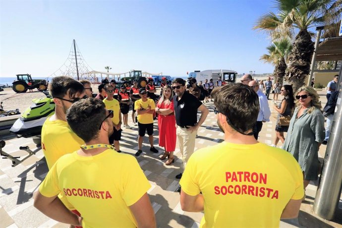 Alicante cuenta este año con el "mayor dispositivo de la historia" de vigilancia y limpieza para sus playas