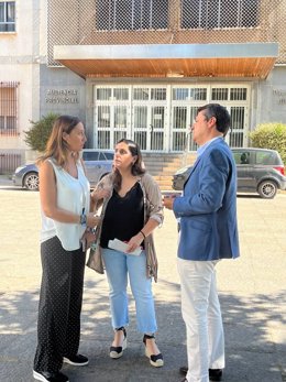 Representantes del PP en la visita a los antiguos juzgados.