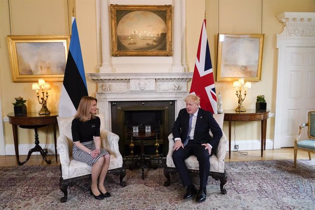 El primer ministro británico, Boris Johnson, y su homóloga estonia, Kaja Kallas
