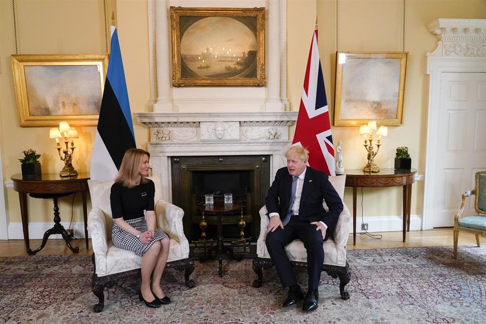 El primer ministro británico, Boris Johnson, y su homóloga estonia, Kaja Kallas