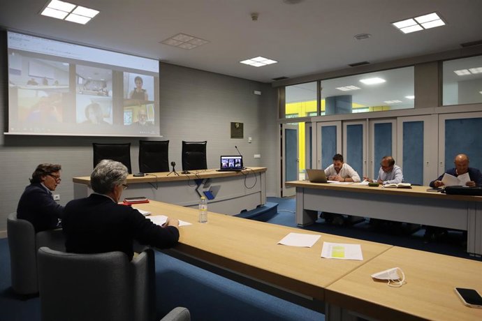 Comisión Galega de Control da Violencia presidida por el secretario xeral para o Deporte, José Ramón Lete Lasa.