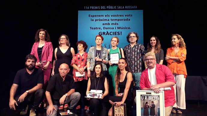 Foto de familia ganadores Premios del Público de Sala Russafa 2022
