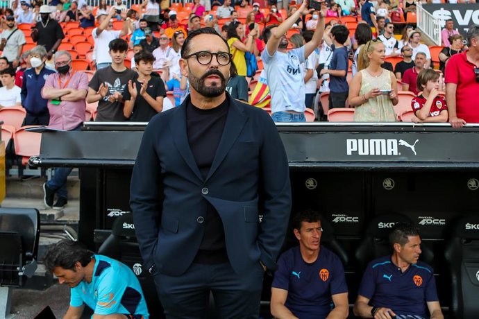 José Bordalas durante un partido del Valencia en el Estadio de Mestalla