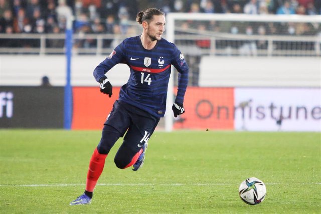 Archivo - Adrien Rabiot durante un partido de la selección francesa de fútbol