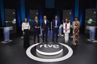 Moreno defiende el "acento andaluz" del nuevo empleo en España y Espadas pide reactivar la industria en el debate de TVE