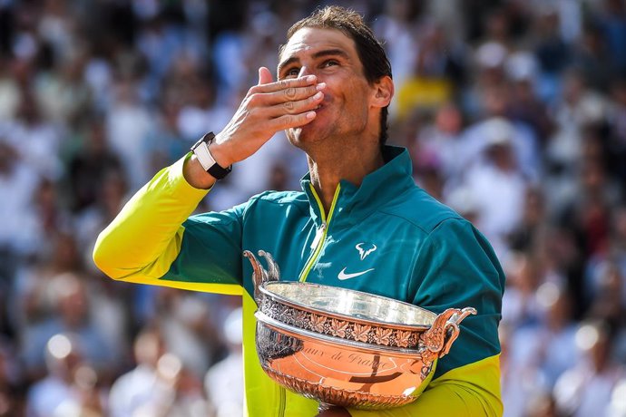 05 June 2022, France, Paris: Spanish tennis player Rafael Nadal celebrates with the trophy "La Coupe des Mousquetaires" after defeating Norway's Casper Ruud in the men's singles final match of the French Open Grand Slam tournament. Photo: Matthieu Mirvi