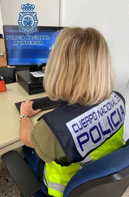 Archivo - Agente de la Policía Nacional