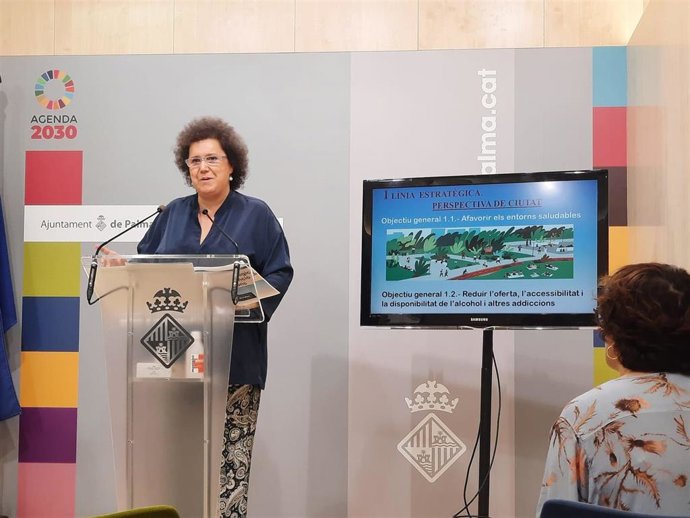 La regidora de Turismo, Sanidad y Consumo del Ayuntamiento de Palma, Elena Navarro.