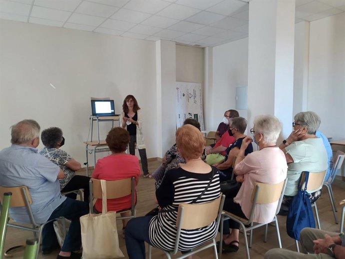 Taller del Virgen del Rocío para concienciar sobre un buen uso de los medicamentos.