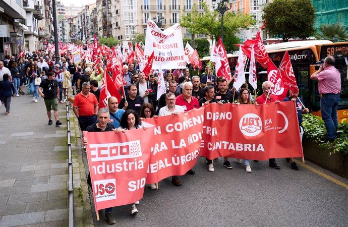 Manifestación del primer día de huelga en el sector siderometalúrgico, a 2 de junio de 2022, en Santander