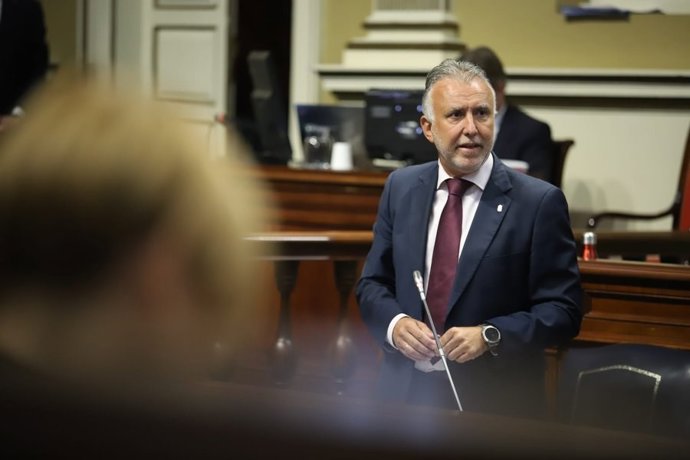 El presidente de Canarias, Ángel Víctor Torres, interviene en el Pleno del Parlamento de Canarias