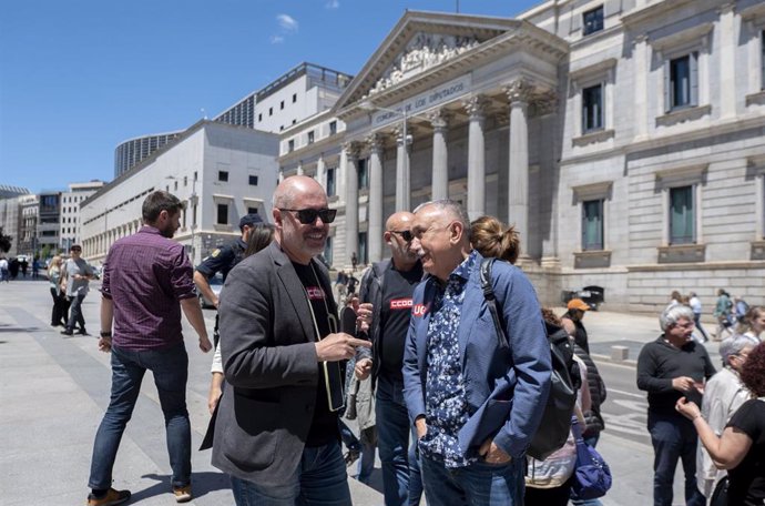 Los secretarios generales de CCOO y UGT, Unai Sordo (i) y Pepe Álvarez (d), en una imagen de archivo.