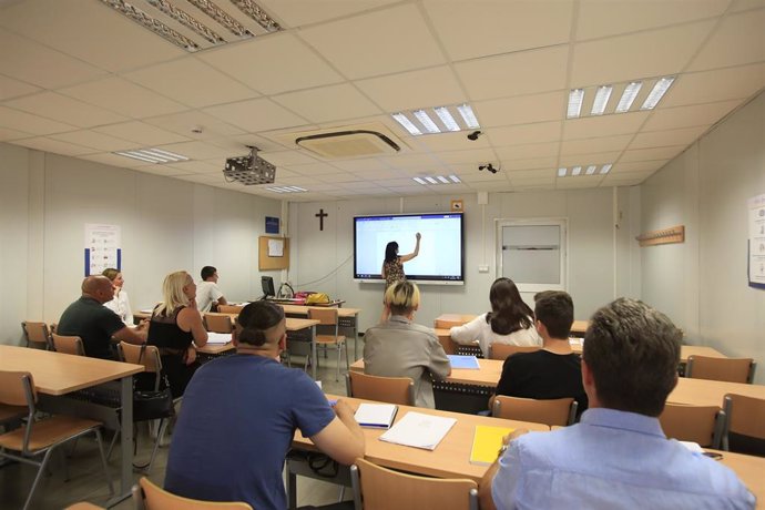 Imagen de una de las clases impartidas a los refugiados ucranianos en el Campus de Los Jerónimos