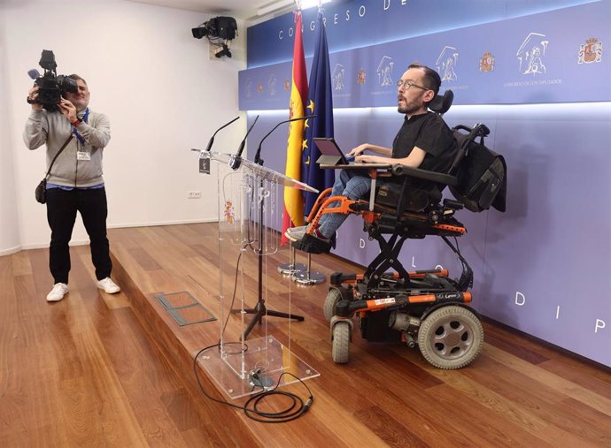 El portavoz de Unidas Podemos en el Congreso, Pablo Echenique, en una rueda de prensa posterior a la Junta de Portavoces, en el Congreso de los Diputados, a 7 de junio de 2022, en Madrid (España).