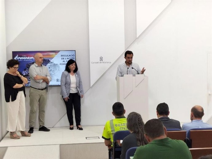 Las limitaciones de acceso en coche a Formentor se ampliarán este verano hasta las 22.30 horas.