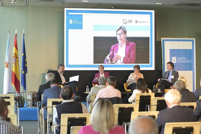 La conselleira de Mar, Rosa Quintana, y el delegado territorial de la Xunta en A Coruña, Gonzalo Trenor, han participado en un debate sobre política pesquera común moderado por el director xeral de Relacións Exteriores e coa UE, Jesús Gamallo