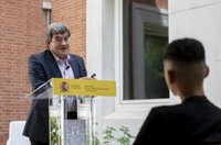 Escrivá dice que los cuellos de botella del mercado laboral se intentarán cubrir primero con españoles