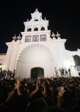 Ambiente en El Rocío tras el regreso de la virgen a la ermita.