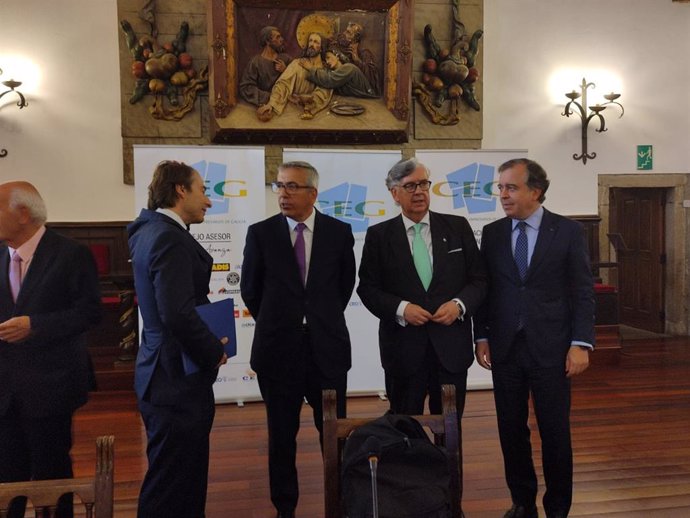 Miguel Corgos, conselleiro de Facenda e Administración Pública; José Carlos García de Quevedo, presidente del ICO; Juan Manuel Vieites, presidente de la CEG; y Francisco Botas, consejero delegado de Abanca.