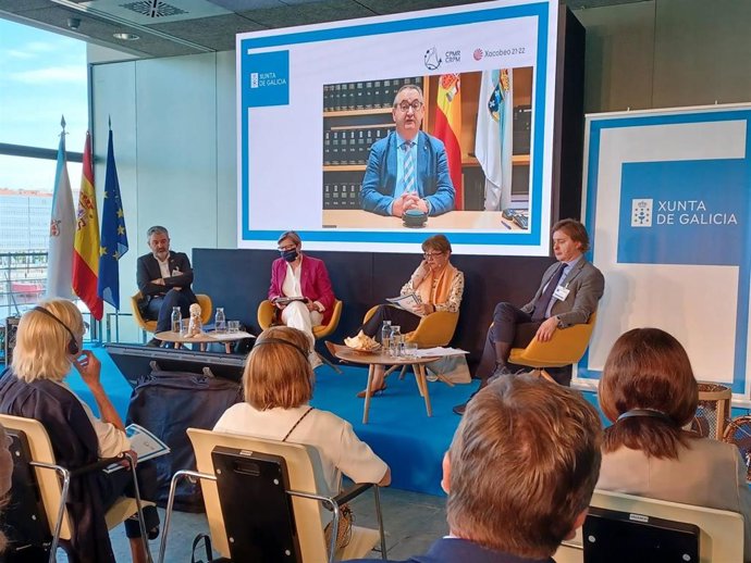 El consejero de Medio Rural y Cohesión Territorial, Alejandro Calvo, ha presentado la estrategia regional para el sector pesquero 2021-2030 dentro del evento ¿Qué futuro queremos para el sector pesquero de la UE?, organizado por la Xunta de Galicia.