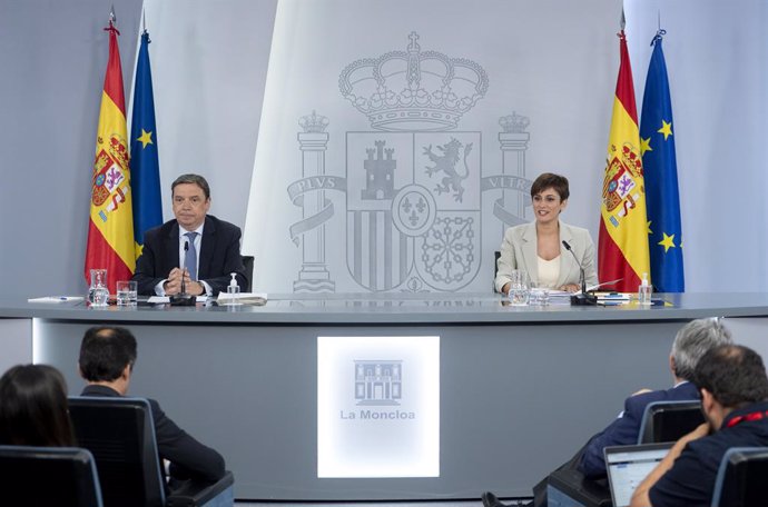 El ministro de Agricultura, Pesca y Alimentación, Luis Planas, y la ministra Portavoz, Isabel Rodríguez, comparecen tras la reunión del Consejo de Ministros, en La Moncloa, a 7 de junio de 2022, en Madrid (España). Durante la comparecencia han informado