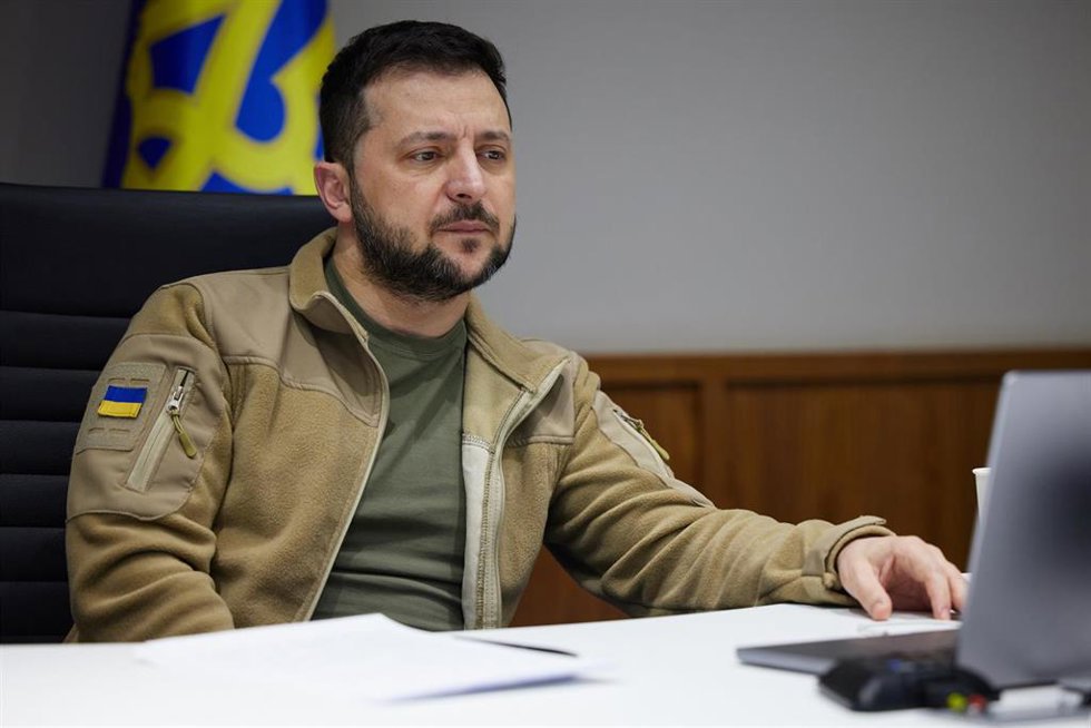 Archivo - 04 May 2022, Ukraine, Kiev: Ukrainian President Volodymyr Zelensky participates in the Wall Street Journal CEO Council Summit via video link from the situation room. Photo: -/Ukraine Presidency via ZUMA Press Wire Service/dpa