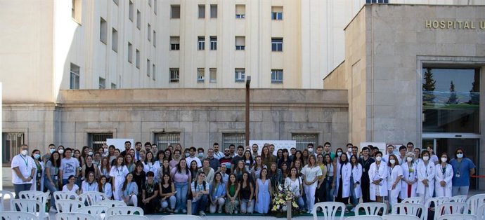 Los nuevos especialistas internos residentes del Hospital Virgen de las Nieves de Granada.