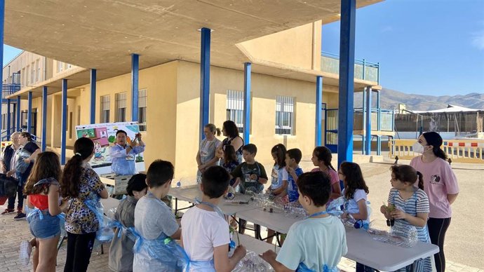 Taller de mini huertos organizado por Diputación en Balanegra (Almería)