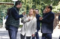 Vox anuncia a la líder italiana Giorgia Meloni en su mitin de Marbella (Málaga) junto a Abascal y Olona