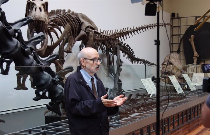 José Luis Sanz García, paleontólogo: "La saga Jurassic Park ha hecho más por la ciencia que muchos Gobiernos"
