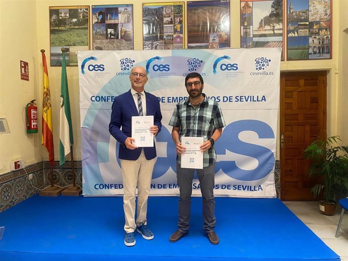 Francisco Cuberos y el secretario de la CES