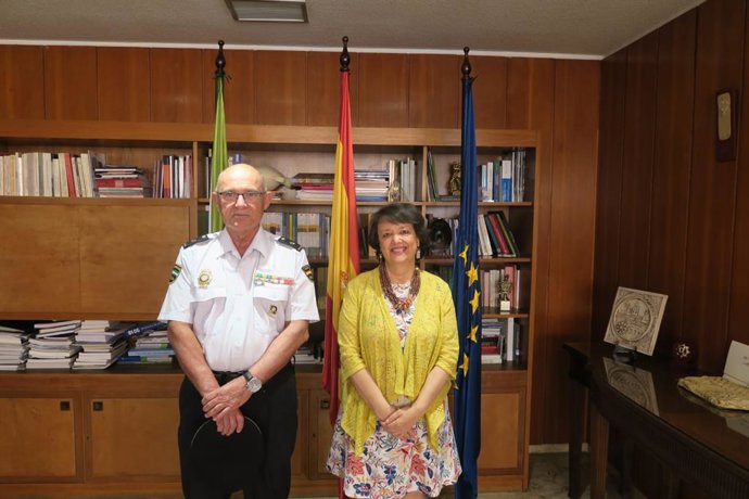 La subdelegada del Gobierno en Córdoba, Rafaela Valenzuela, y el inspector jefe provincial de la Unidad del Cuerpo Nacional de Policía adscrita a la Comunidad Autónoma Andaluza, Antonio Monserrat Pavón.