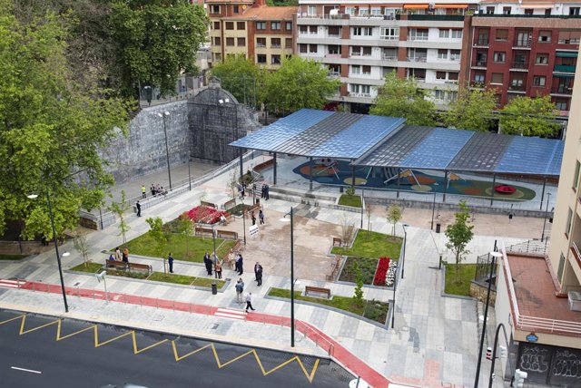 Done Petri plaza berritua