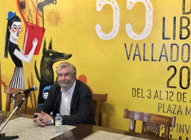 Antonio Muñoz Molina ofrece una rueda de prensa con motivo de su presencia en la 55 Feria del Libro de Valladolid.