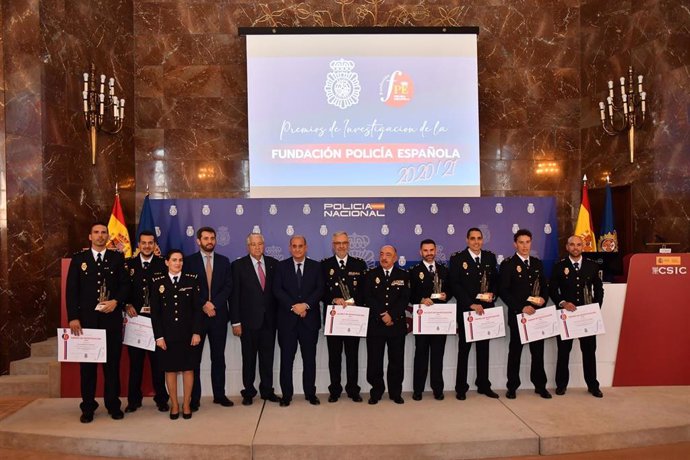 La Fundación Policía Española ha entregado este lunes los Premios de Investigación 2020 y 2021.