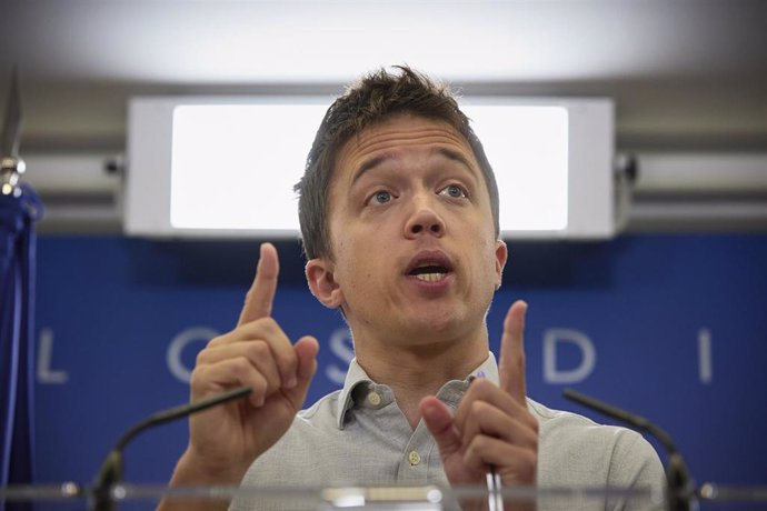 El portavoz de Más País en el Congreso, Íñigo Errejón, interviene en una rueda de prensa previa a una Junta de Portavoces, en el Congreso de los Diputados, a 24 de mayo de 2022, en Madrid (España).